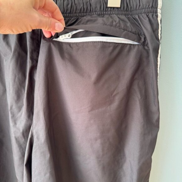 Lands’ End Straight Leg Black Track Rain Pants with Zipper Ankle Black. Medium - Picture 6 of 11